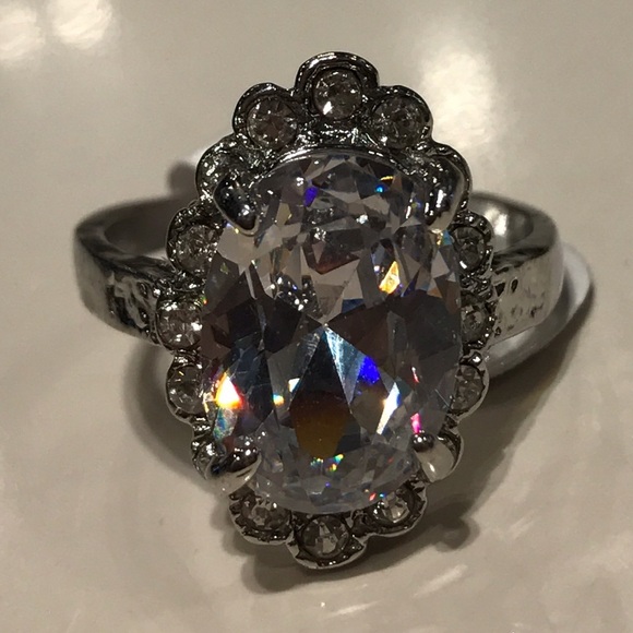 Size‎ 9 silver colored ring - Picture 2 of 4